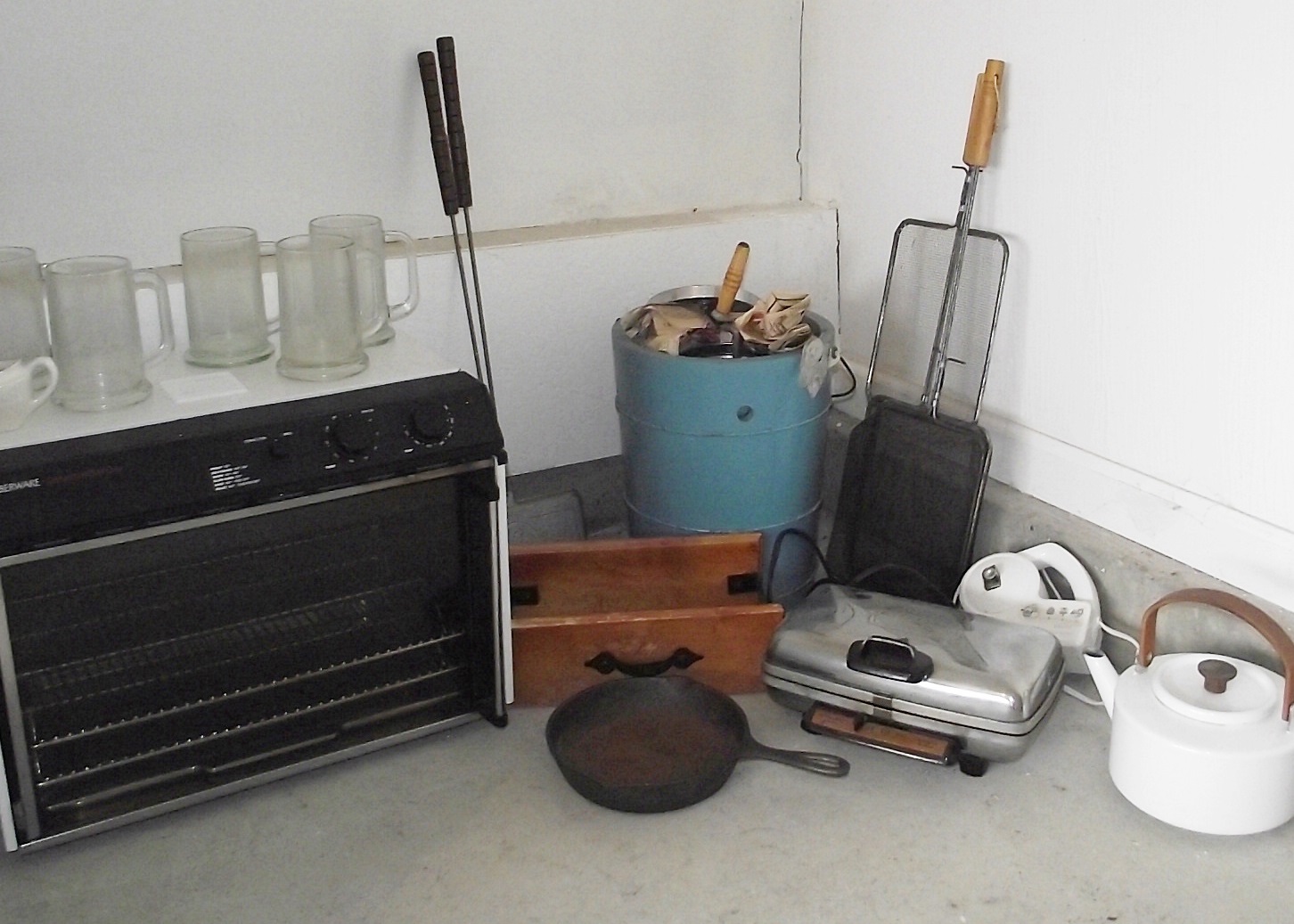 Kitchen items.