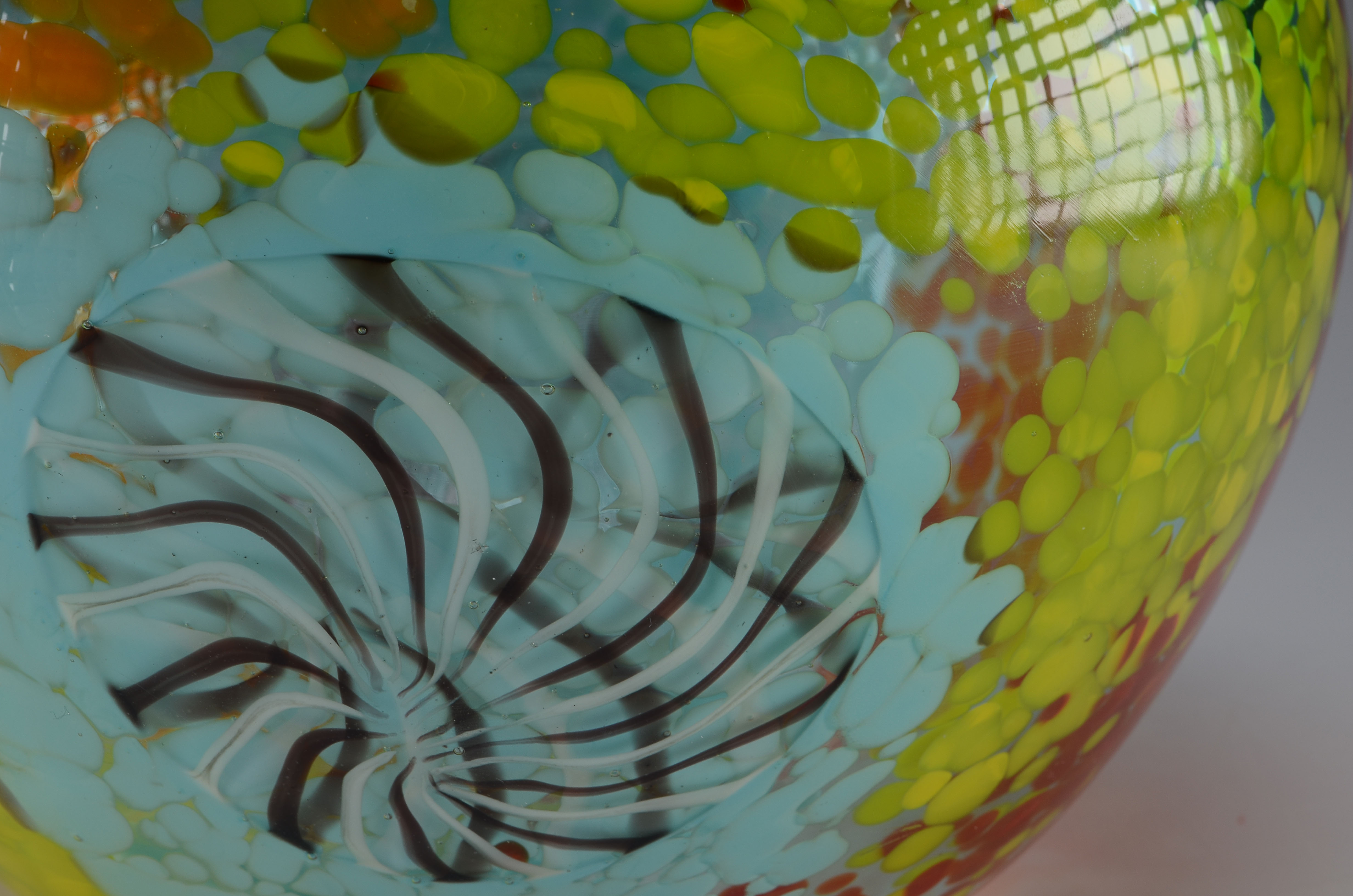 Large Art Glass Rose Bowl