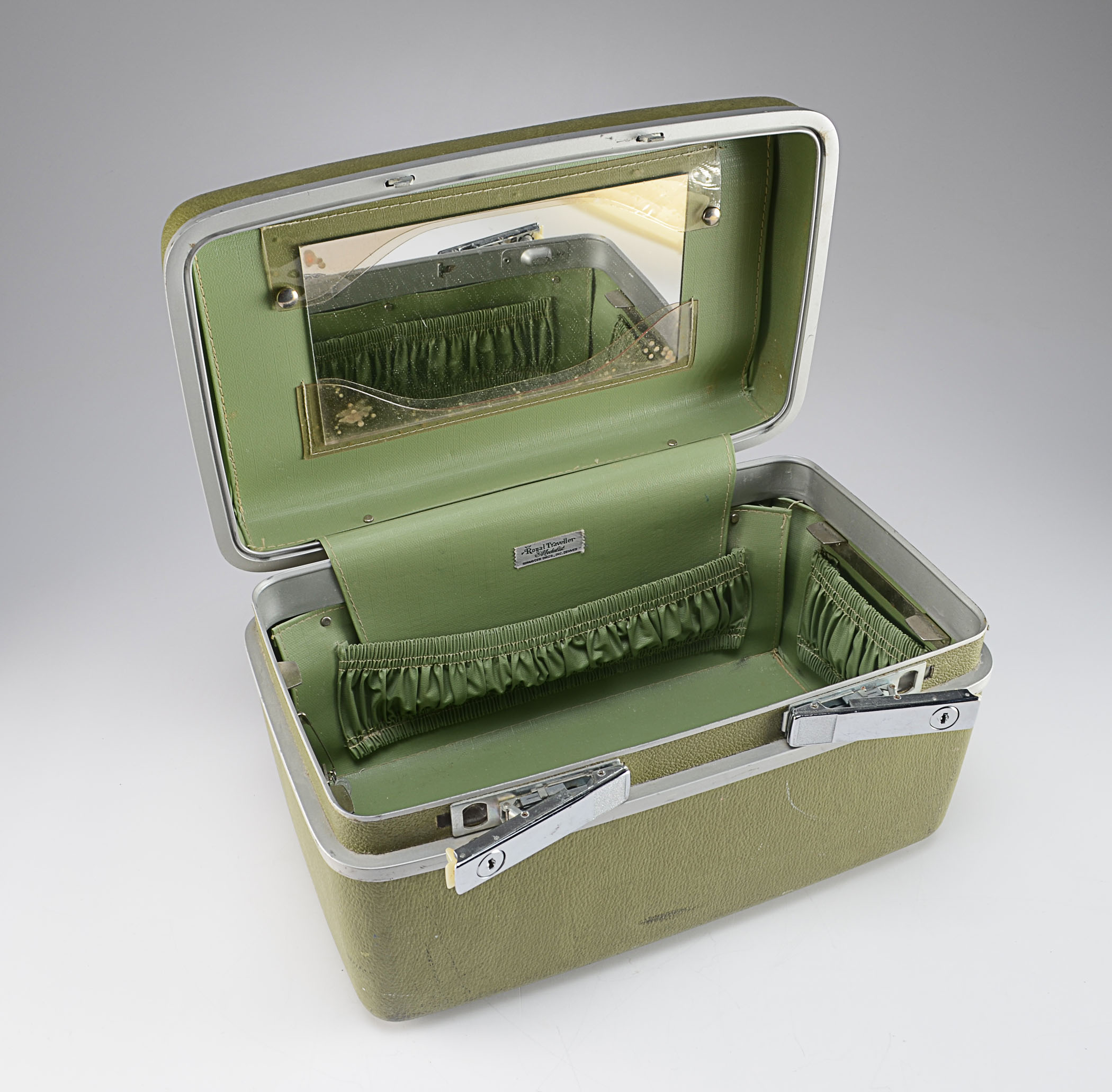 Vintage Royal Traveller Travel Case