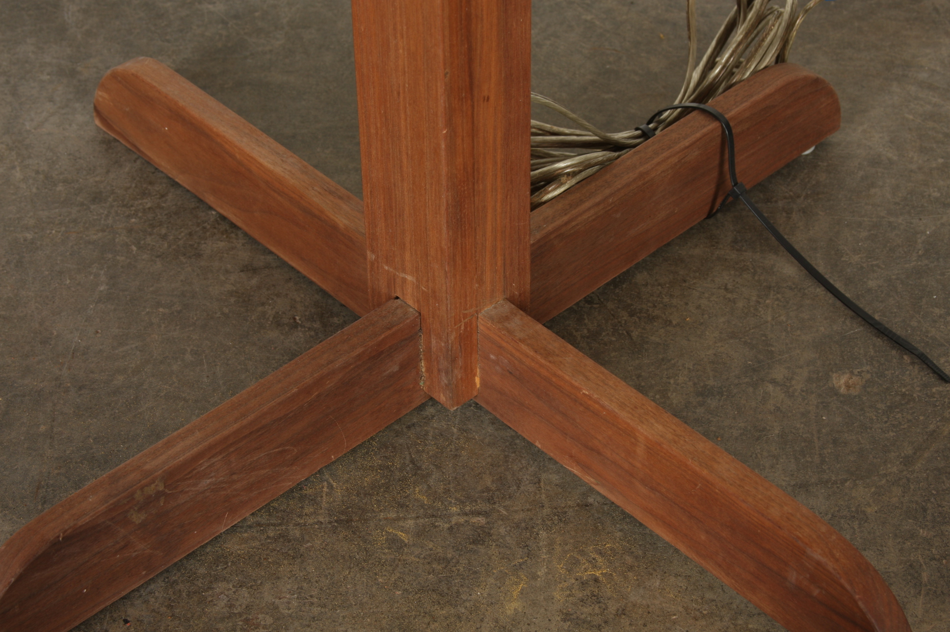Pair of Bose 901 Series V Speakers and Stands, Walnut Cabinets