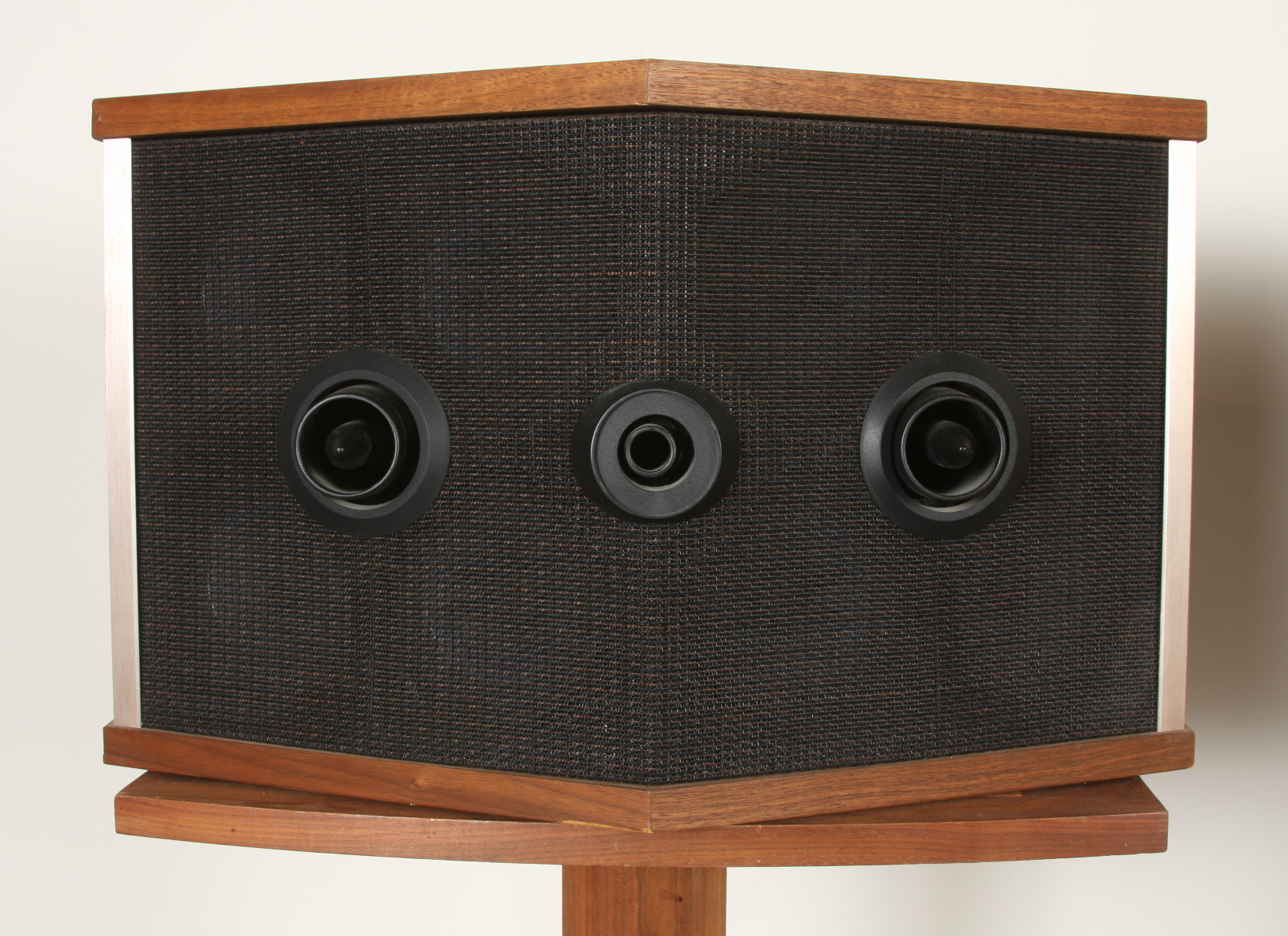 Pair of Bose 901 Series V Speakers and Stands, Walnut Cabinets