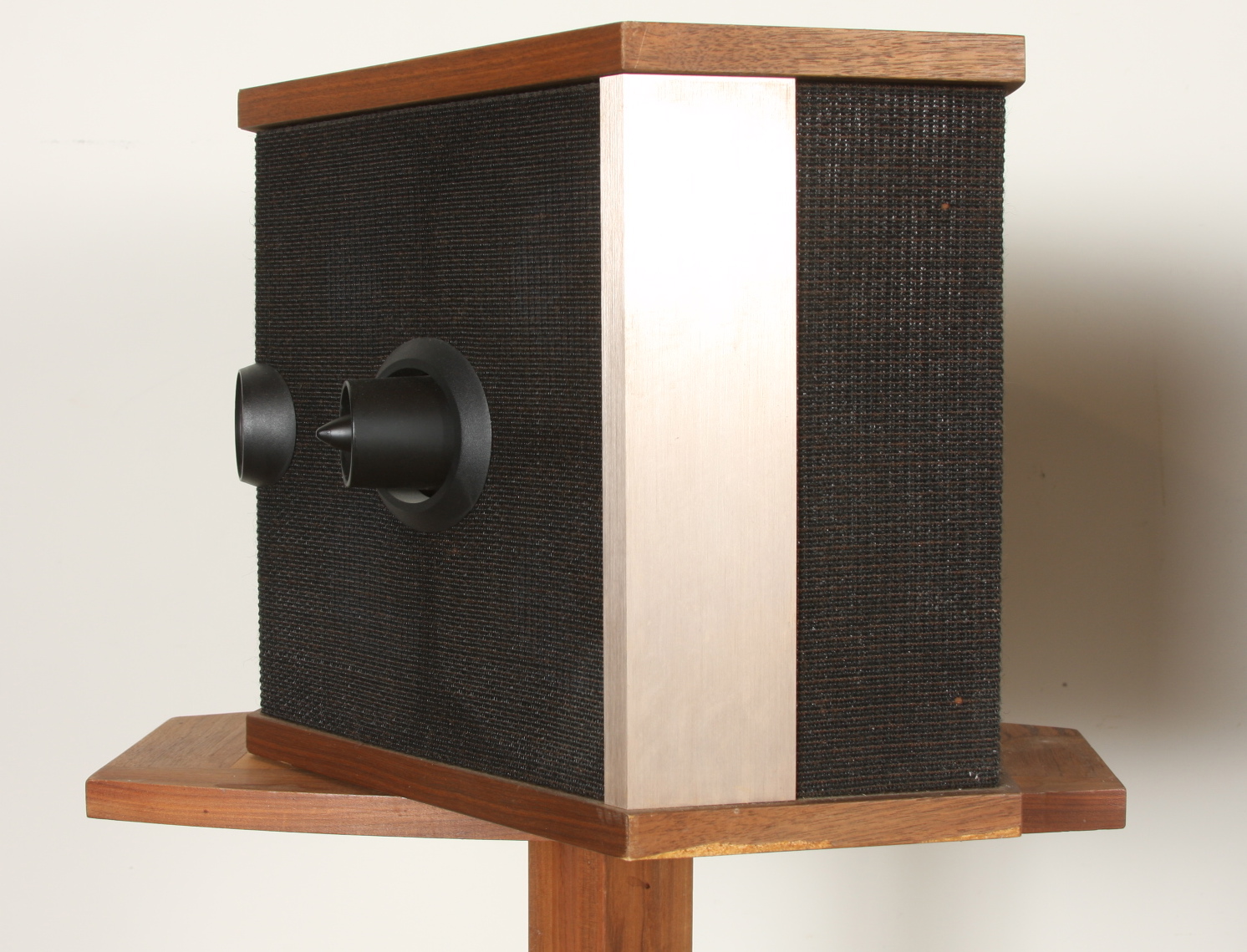 Pair of Bose 901 Series V Speakers and Stands, Walnut Cabinets