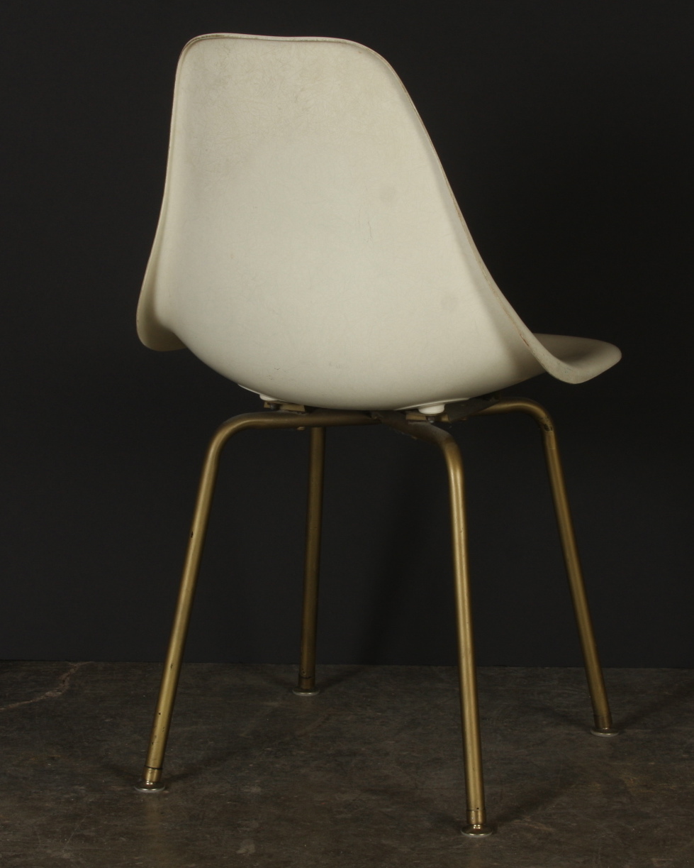 Mod Molded Fiberglass Chair