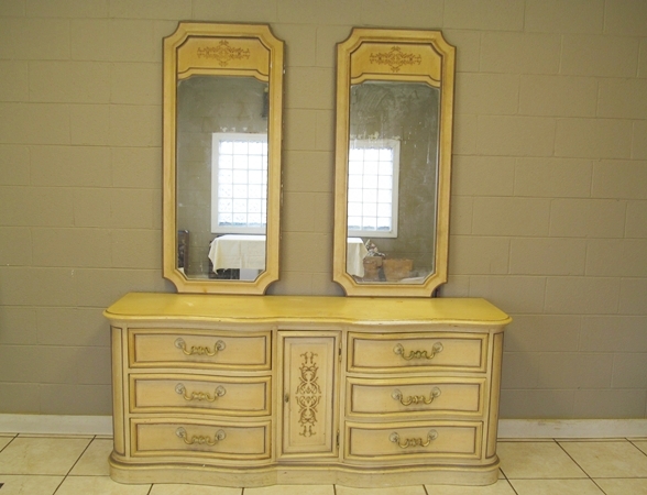 Thomasville Dresser & 2 Mirrors