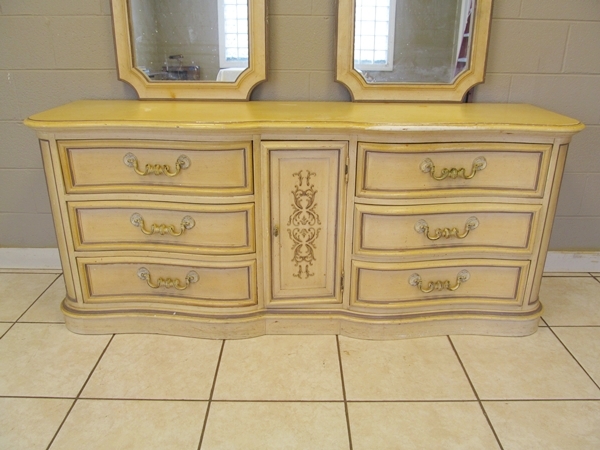 Thomasville Dresser & 2 Mirrors