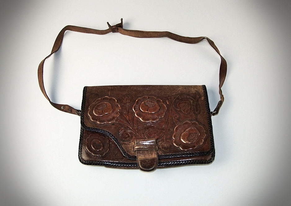  Vintage handtooled leather leather shoulder bag 