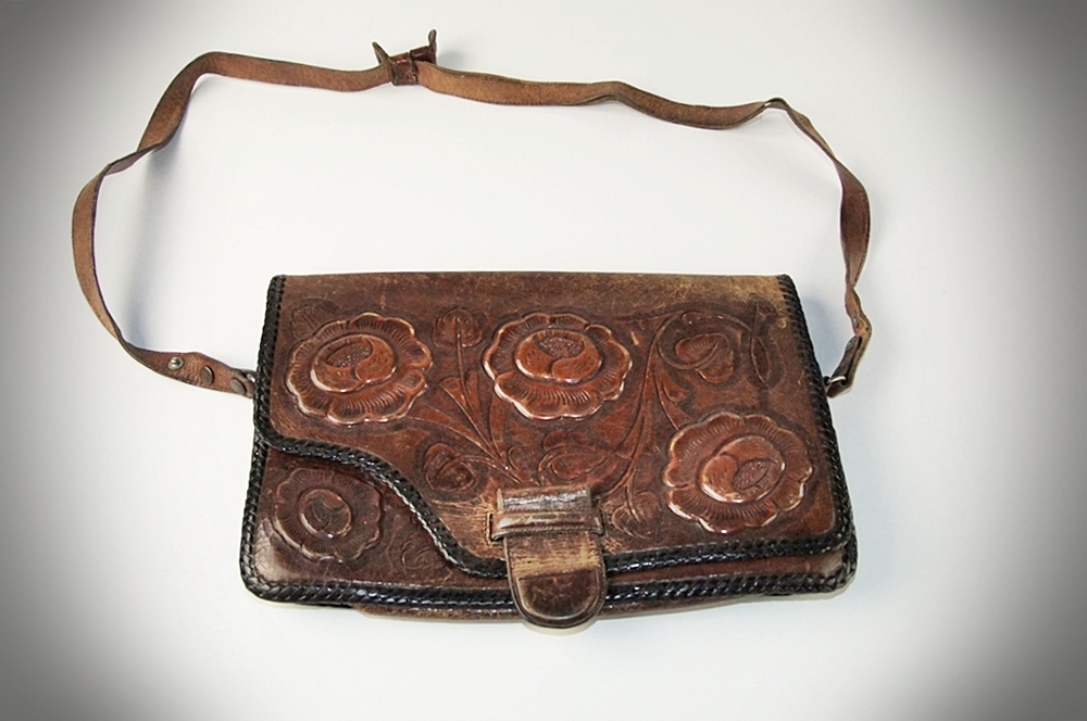  Vintage handtooled leather leather shoulder bag 