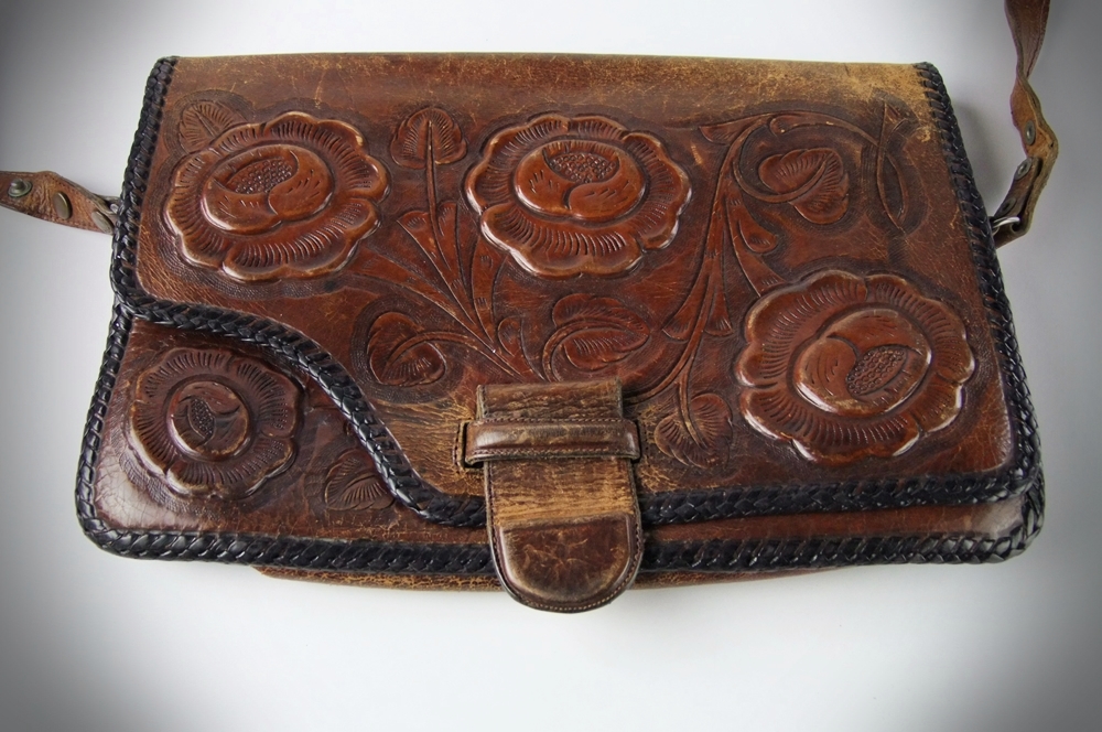  Vintage handtooled leather leather shoulder bag 