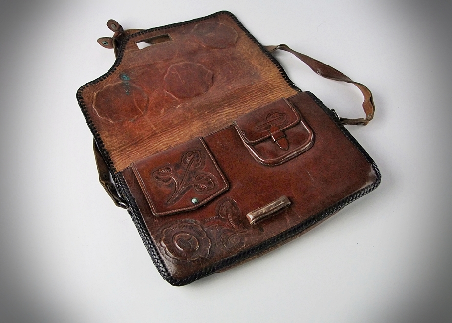 Vintage handtooled leather leather shoulder bag 