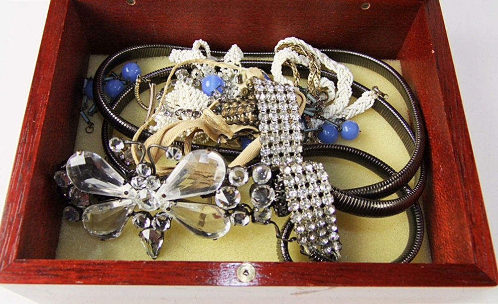 A random lot of vintage jewelry and accessories 