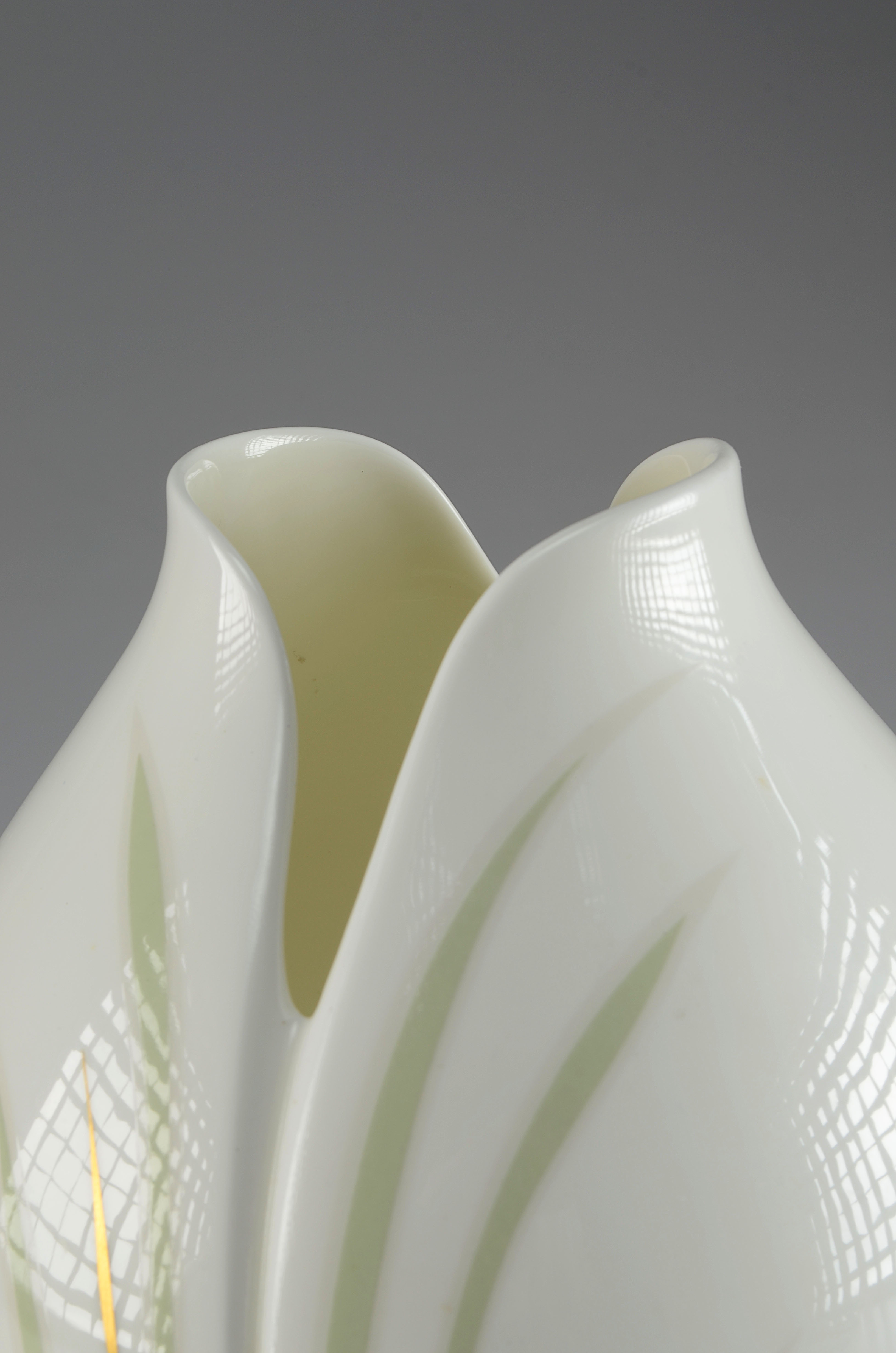 Royal Doulton Tulip Vase ca 1982-1988