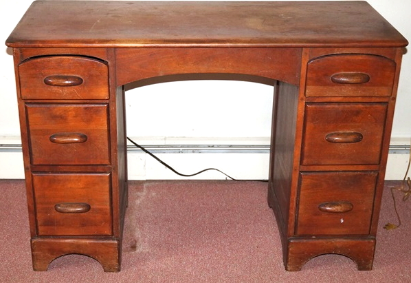 Kneehole Desk with Six Drawers