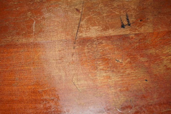 Kneehole Desk with Six Drawers