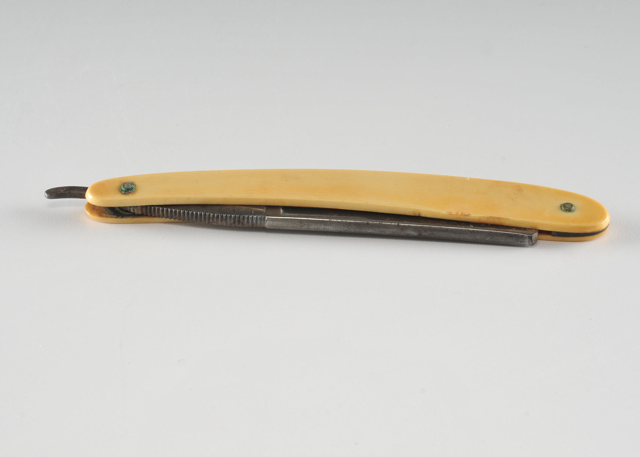 Vintage straight razor with bone/ivory handle. 