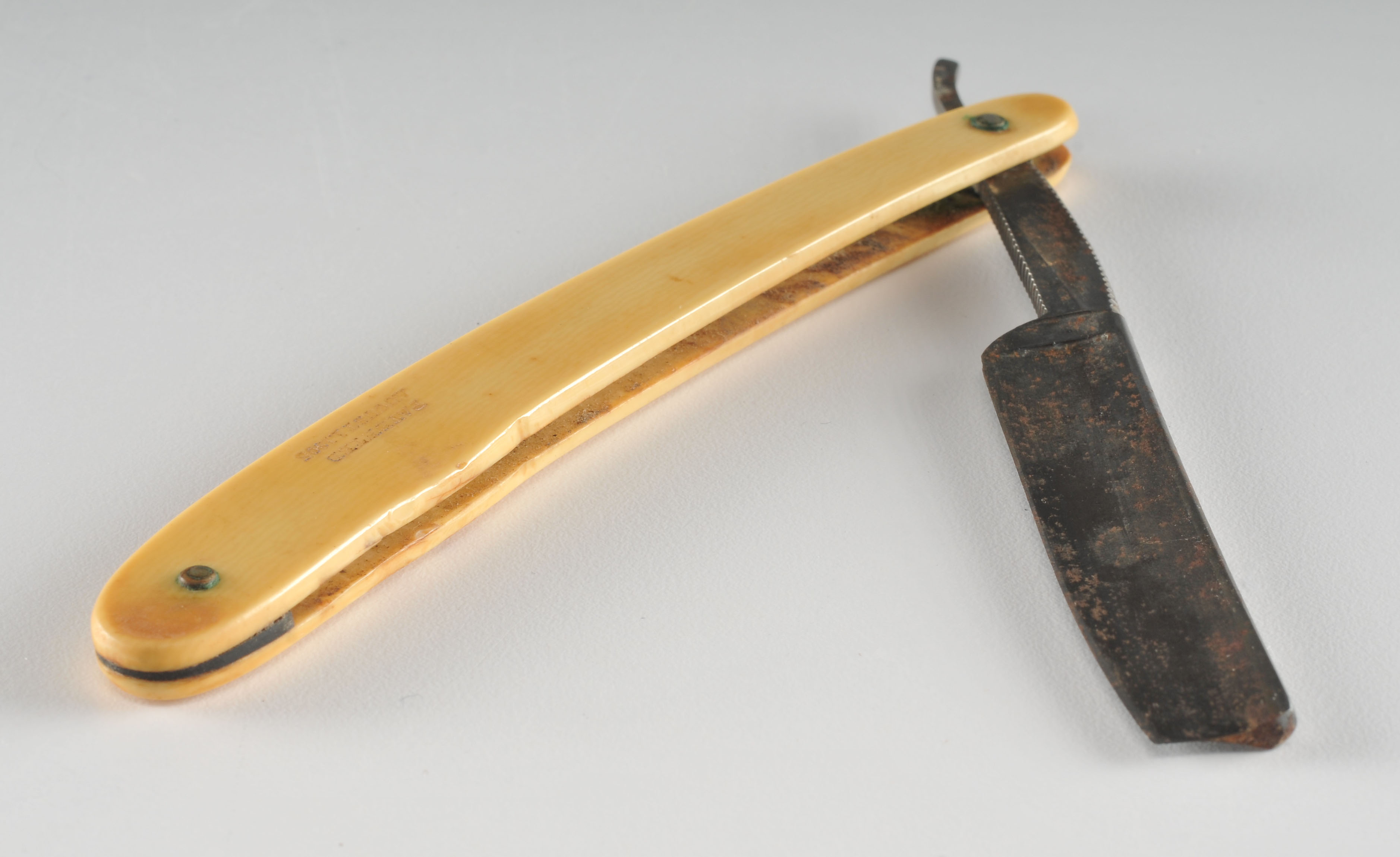 Vintage straight razor with bone/ivory handle. 