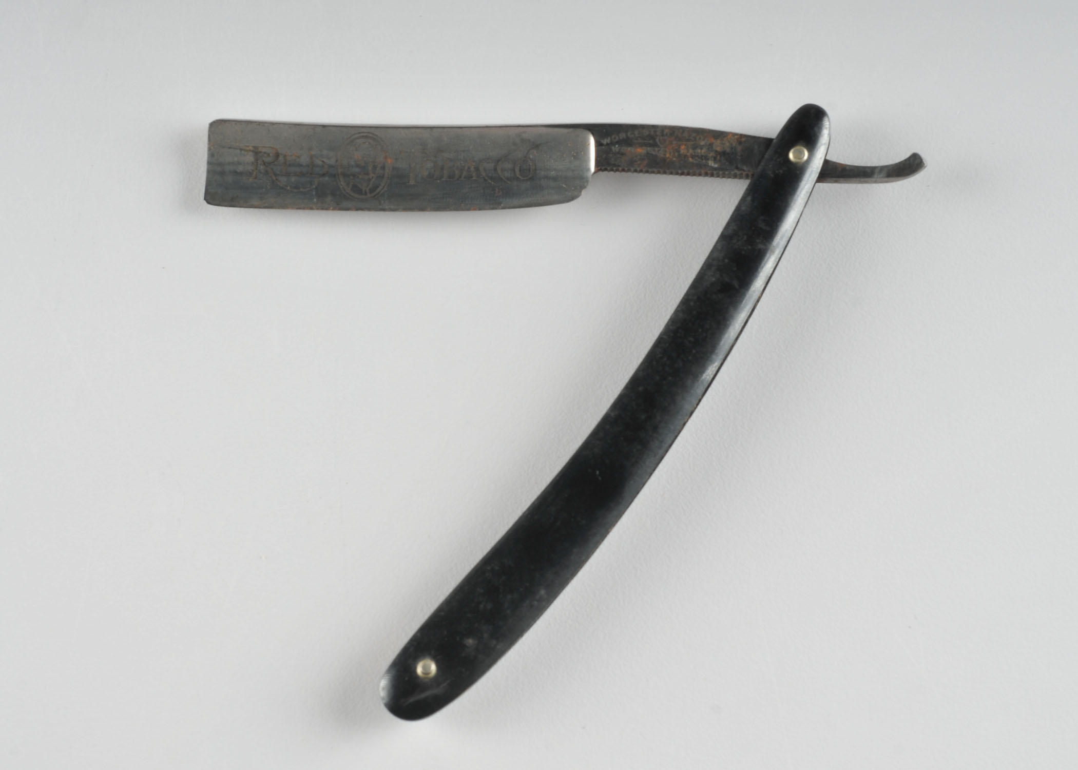 Red Tobacco Vintage straight razor with black handle