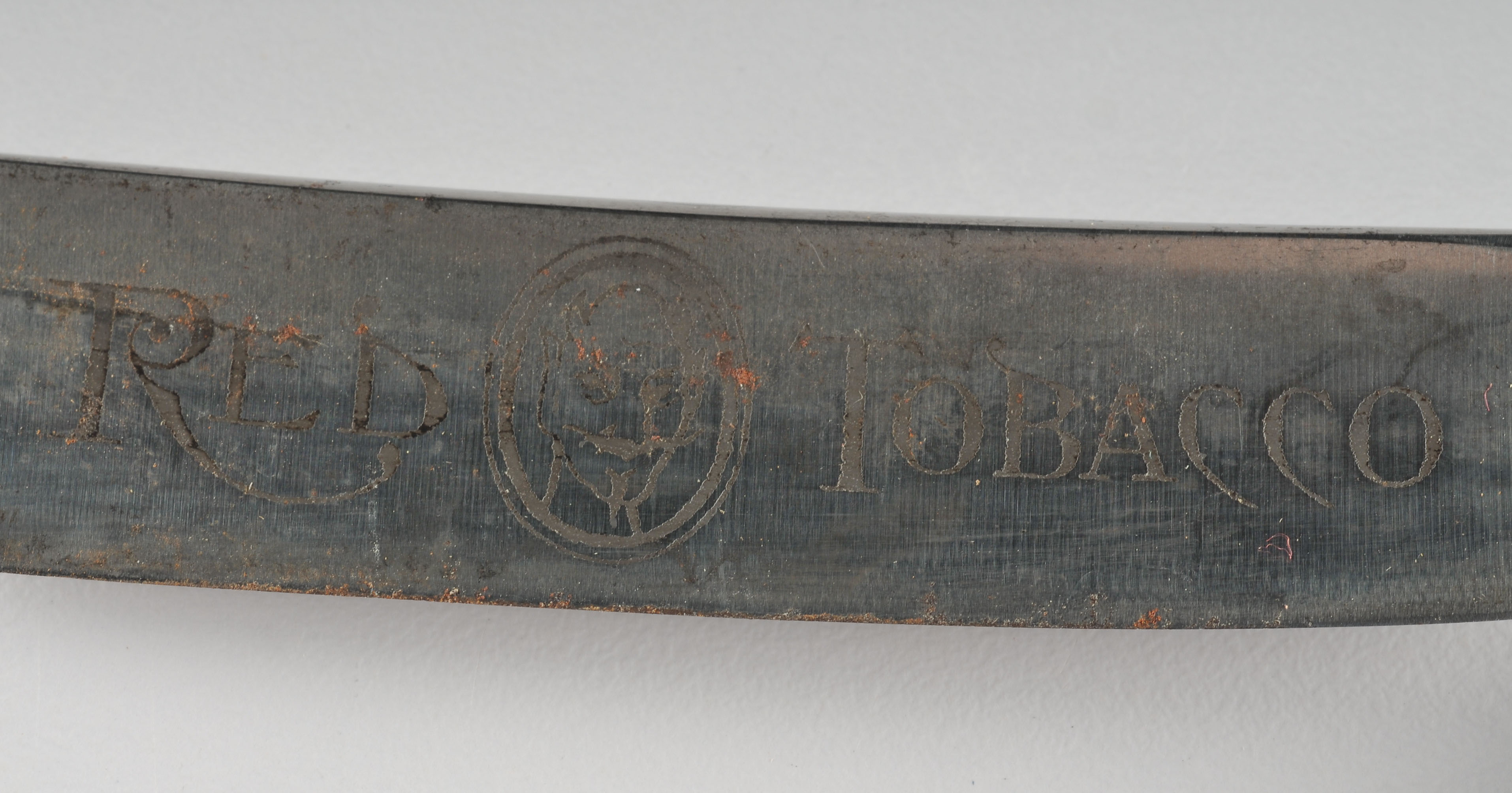 Red Tobacco Vintage straight razor with black handle