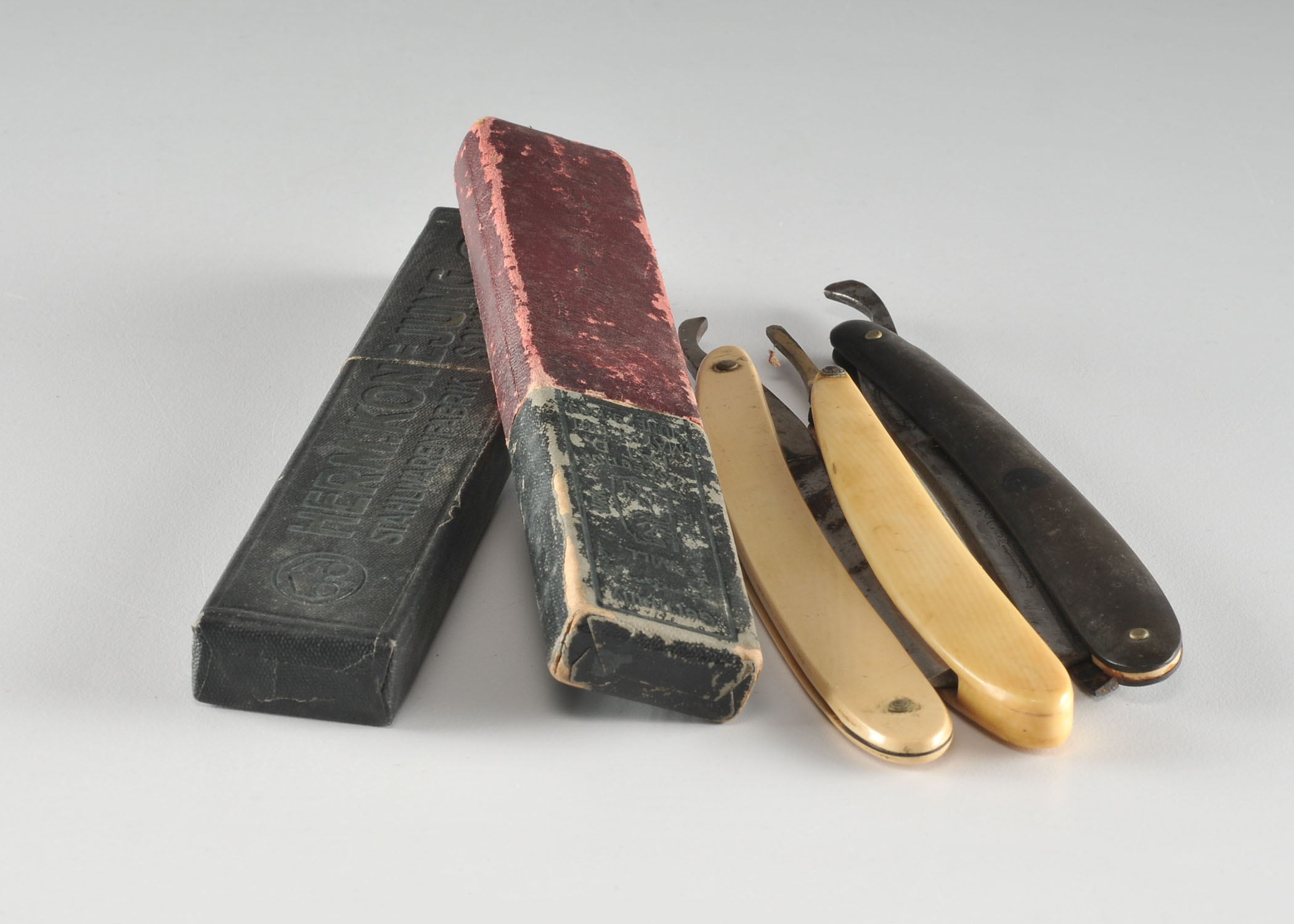 Group of (5) various vintage straight razors