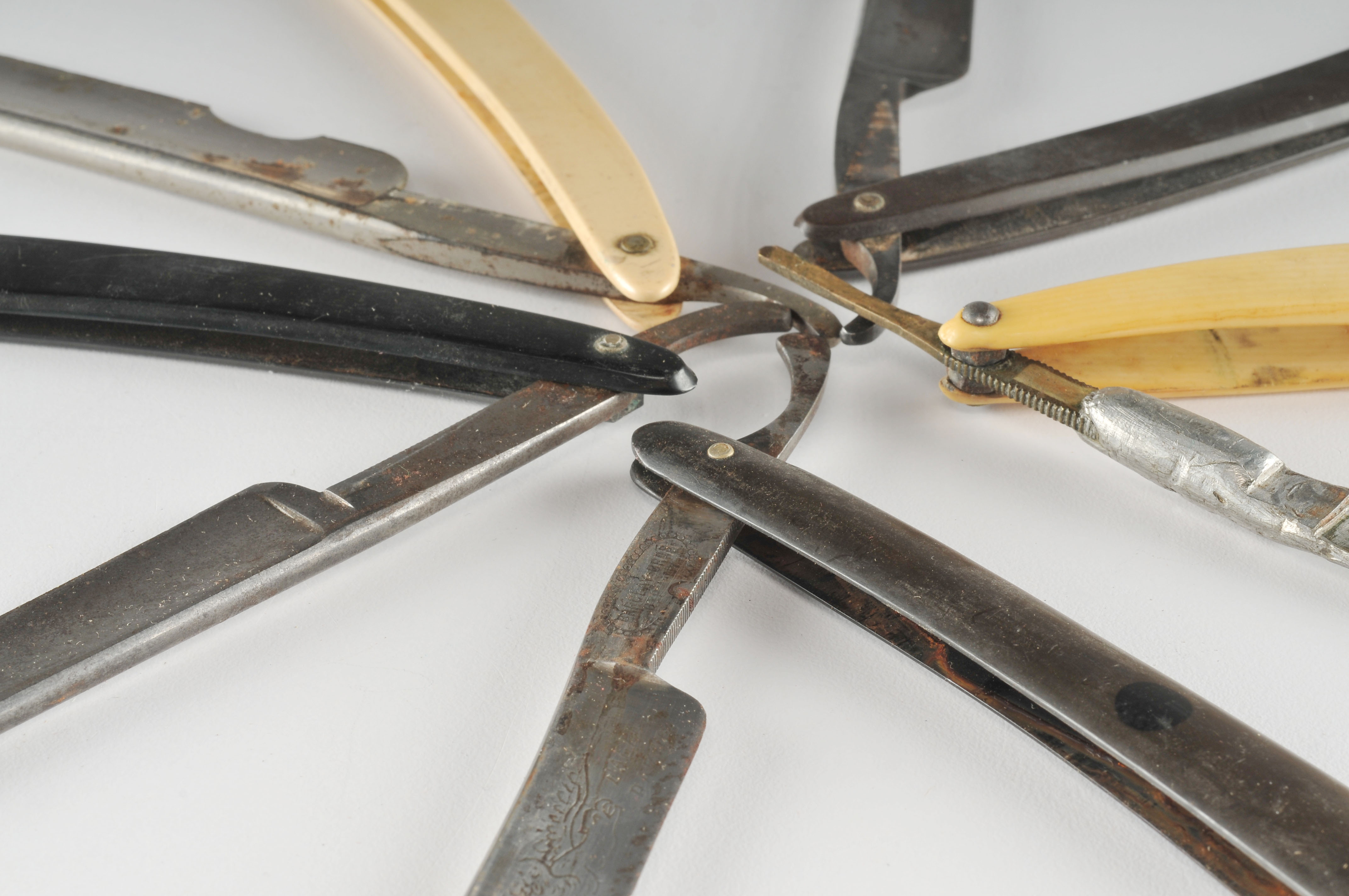 Group of (5) various vintage straight razors