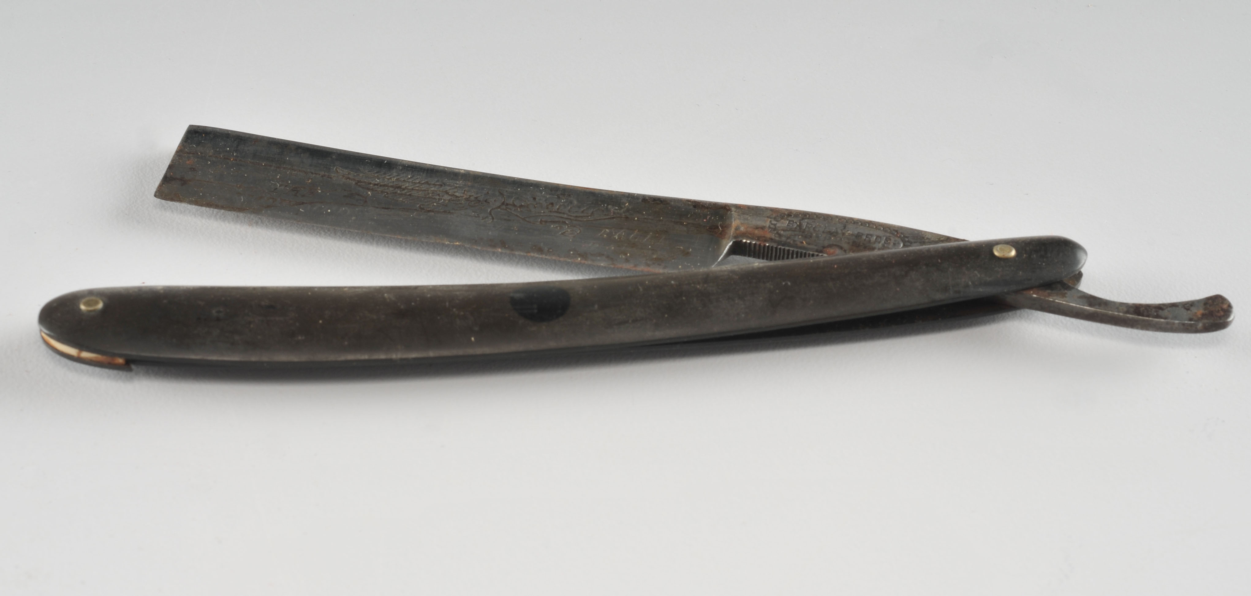 Group of (5) various vintage straight razors