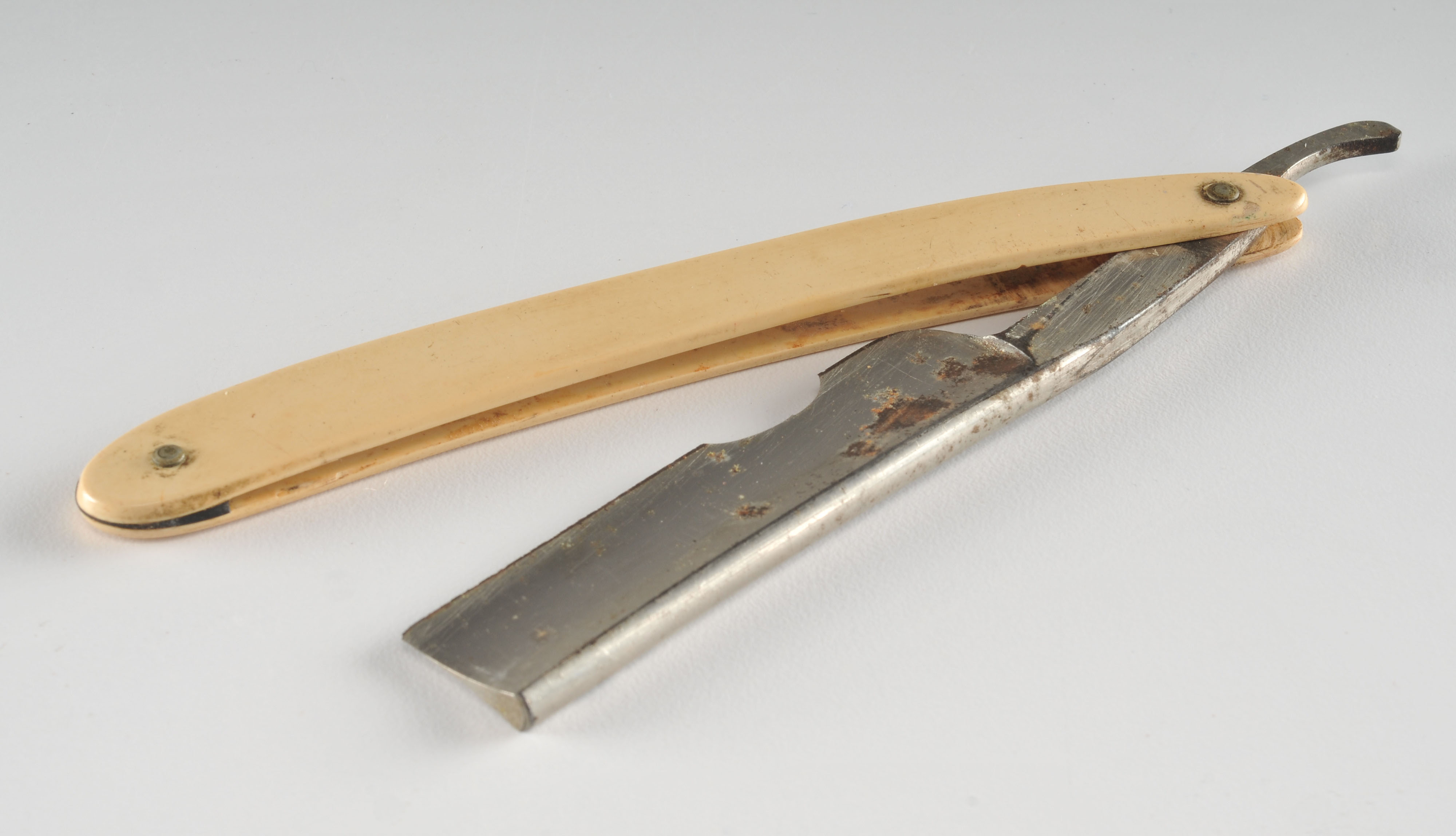 Group of (5) various vintage straight razors