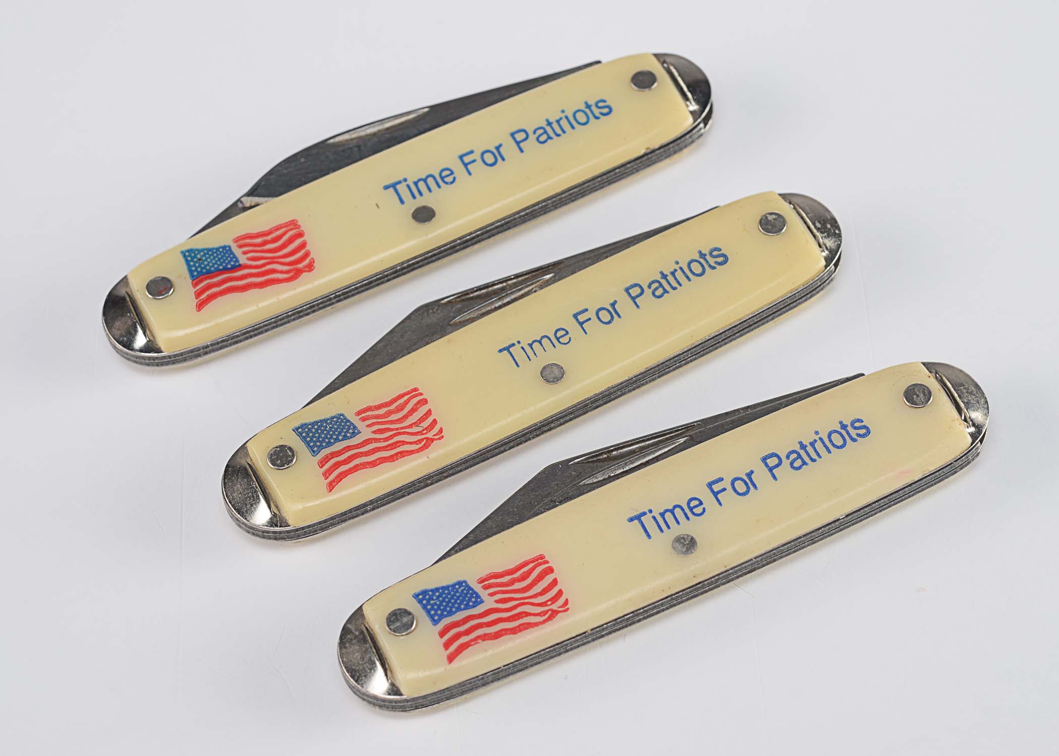 Patriotic themed vintage pocket knives