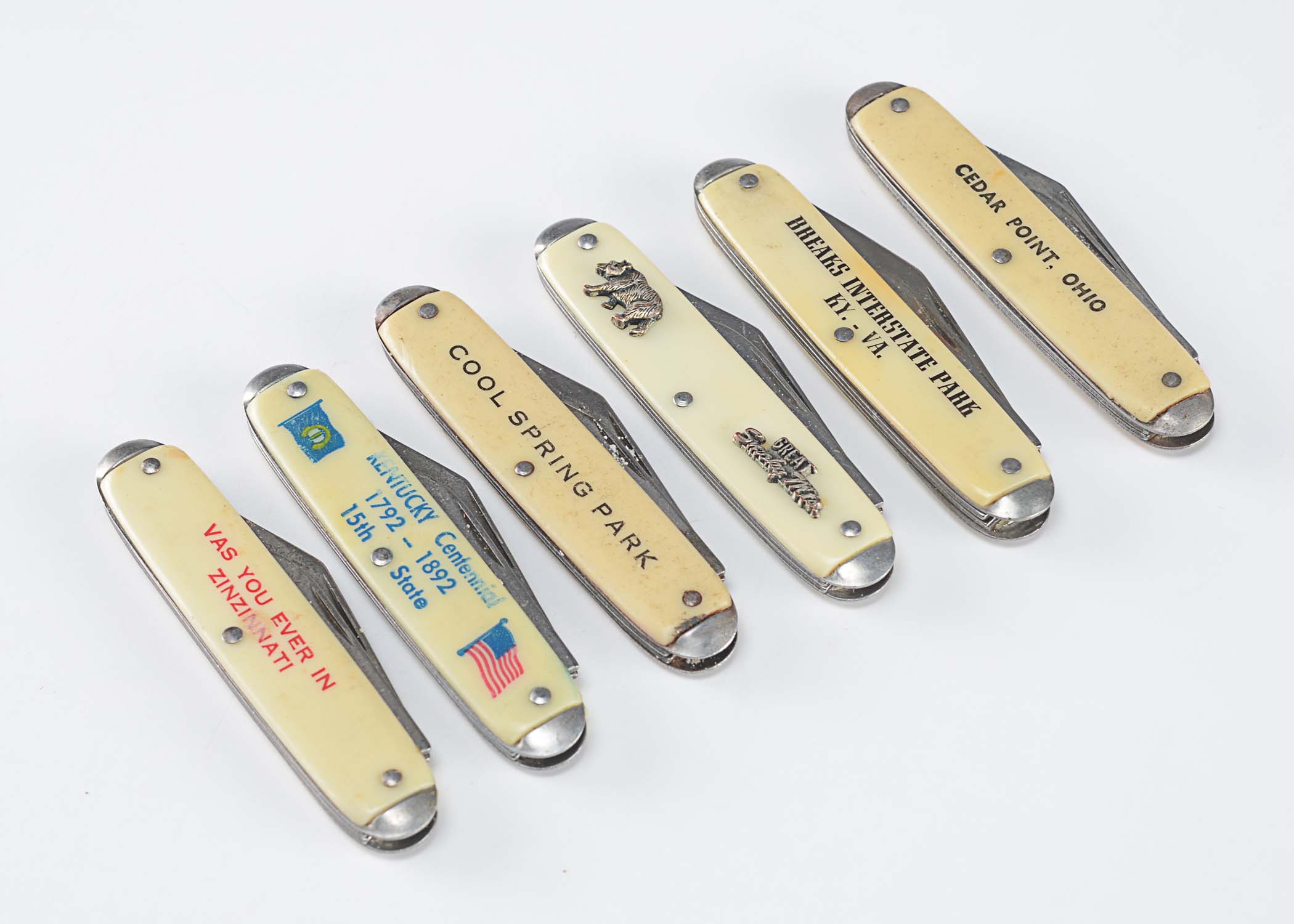 Tourist themed vintage pocket knives