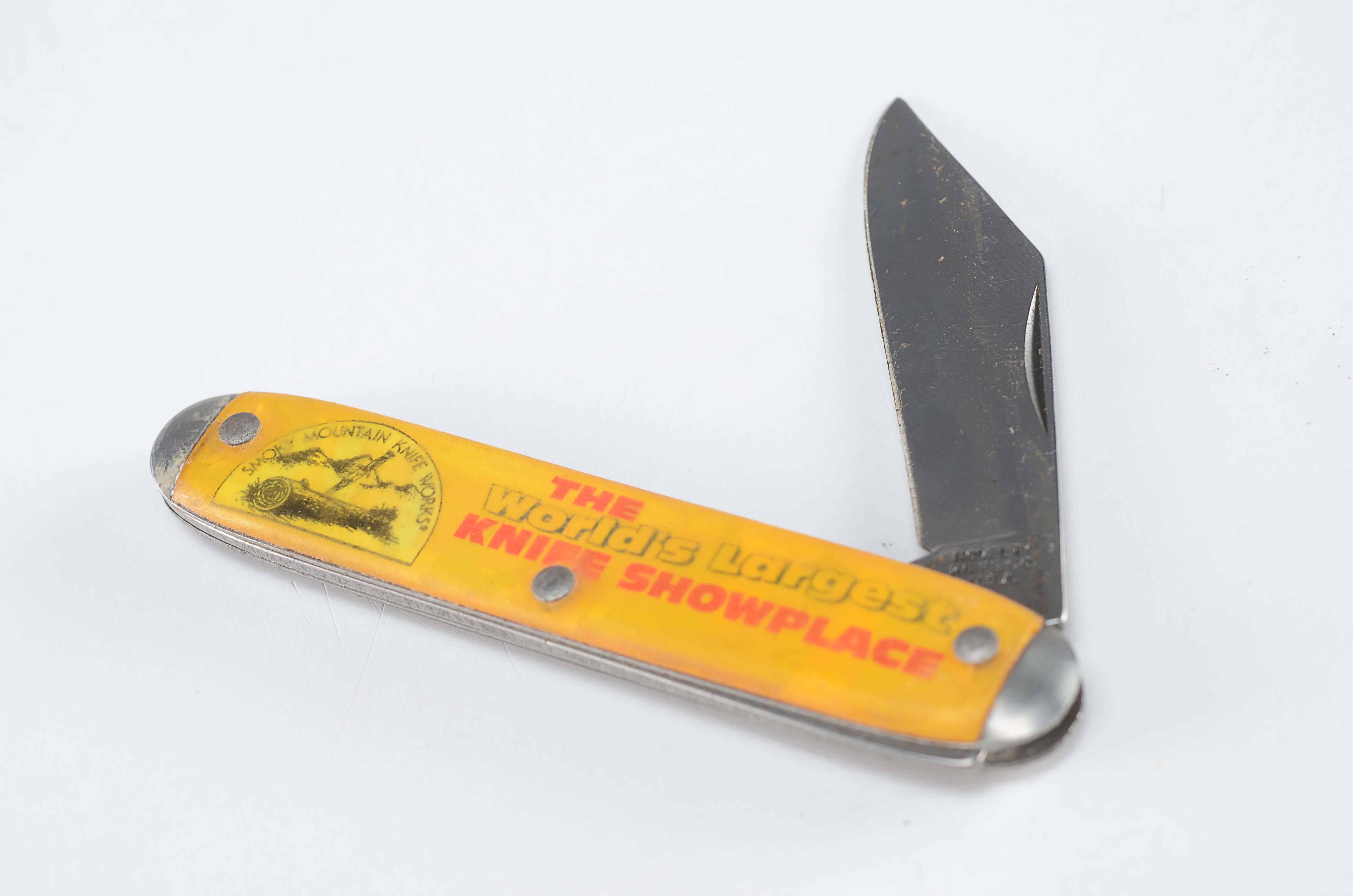 Various themed vintage pocket knives
