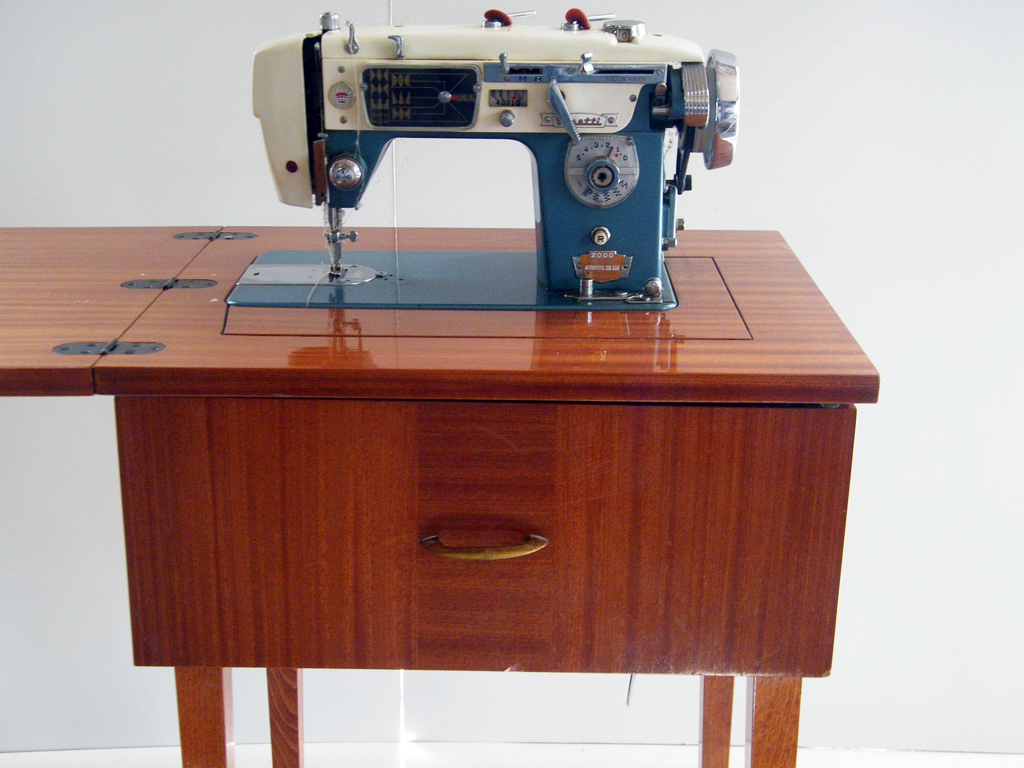 Vintage Visetti 2000 sewing machine in beautiful wood cabinet