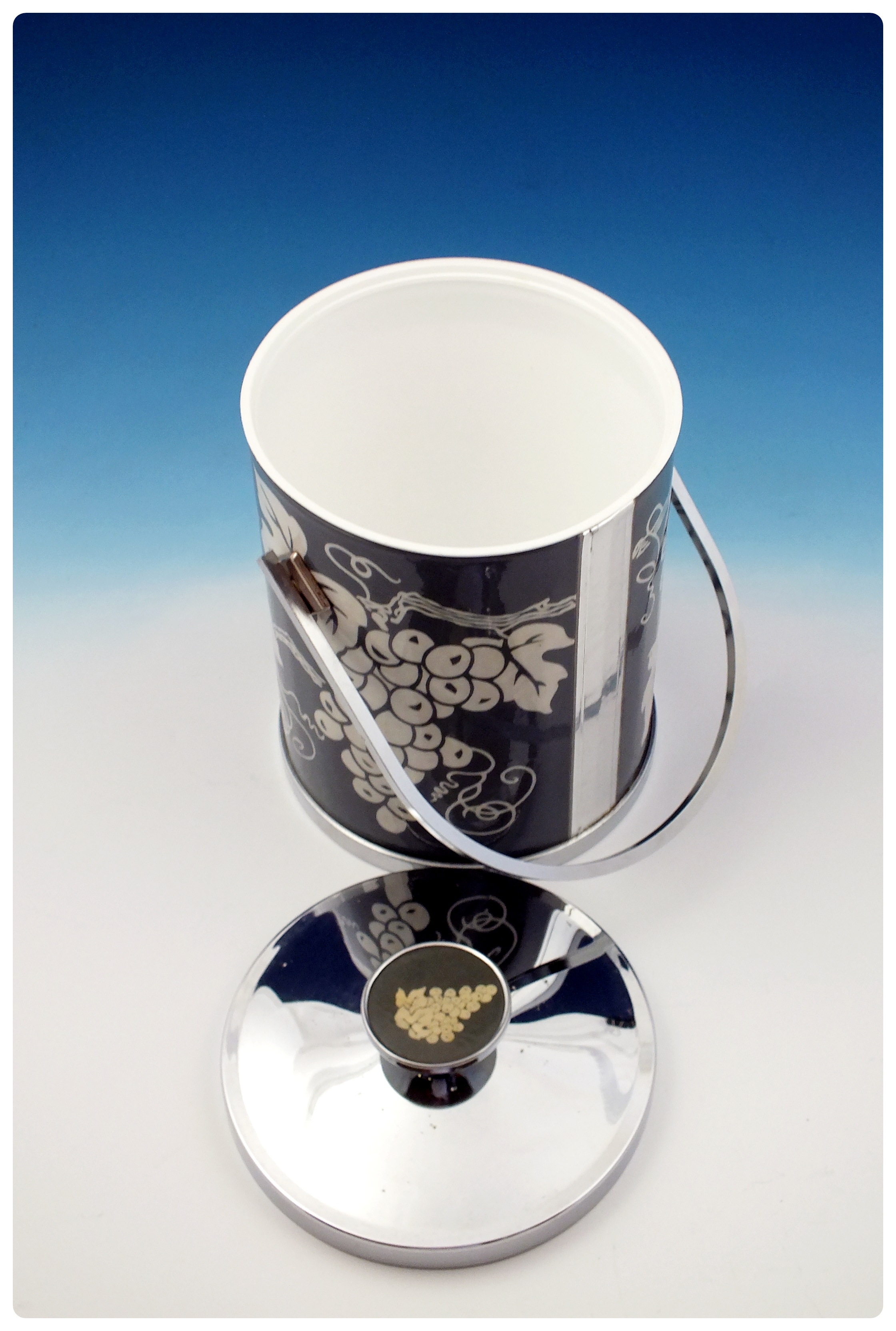 Retro Serv-Master barware set