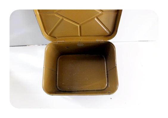 Vintage plaid metal picnic basket