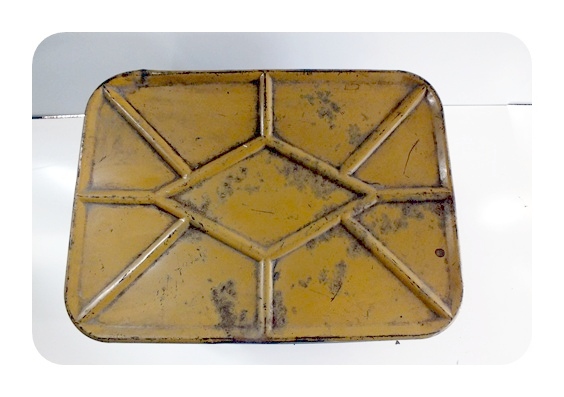 Vintage plaid metal picnic basket