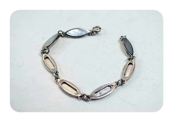 Five stunning bracelets for her