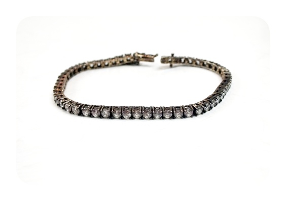 Five stunning bracelets for her