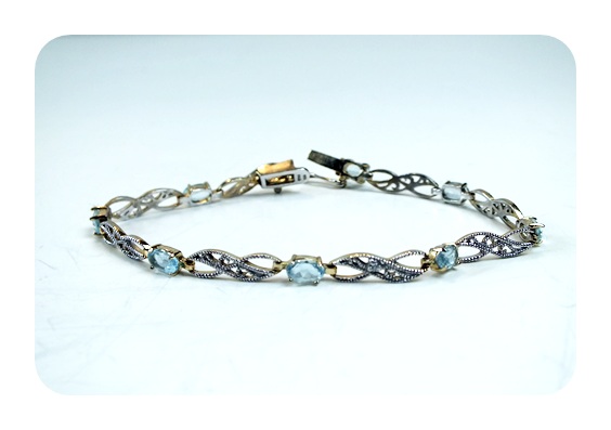 Five stunning bracelets for her