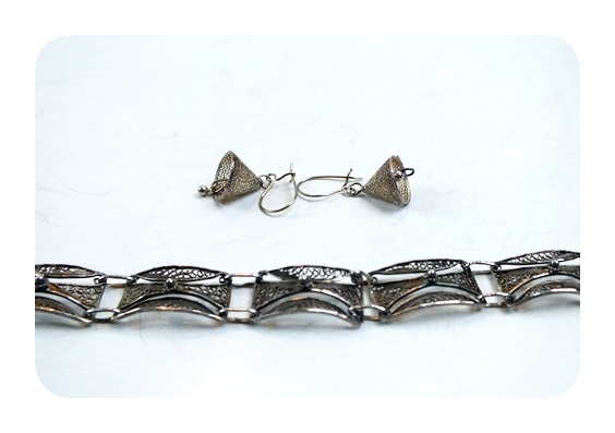 Delicate sterling bracelet and earrings. 