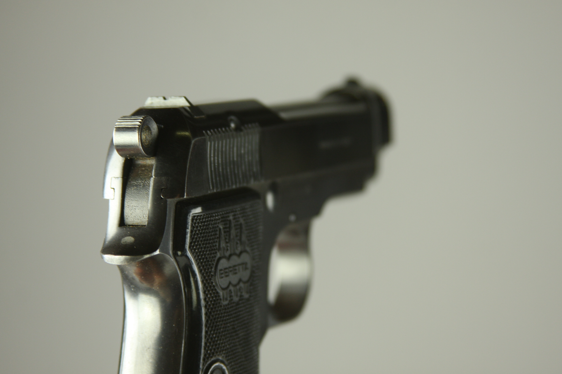 Pietro Beretta Gardone VT 9mm pistol