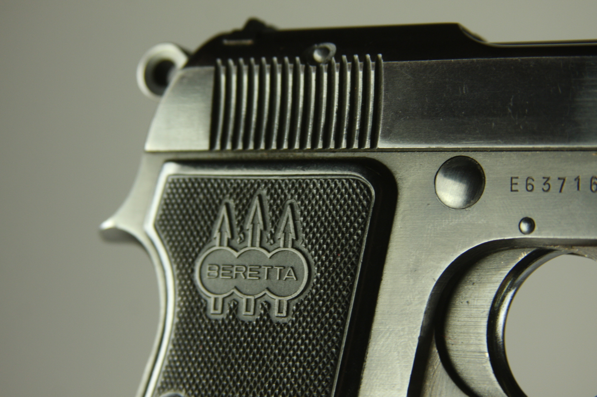 Pietro Beretta Gardone VT 9mm pistol