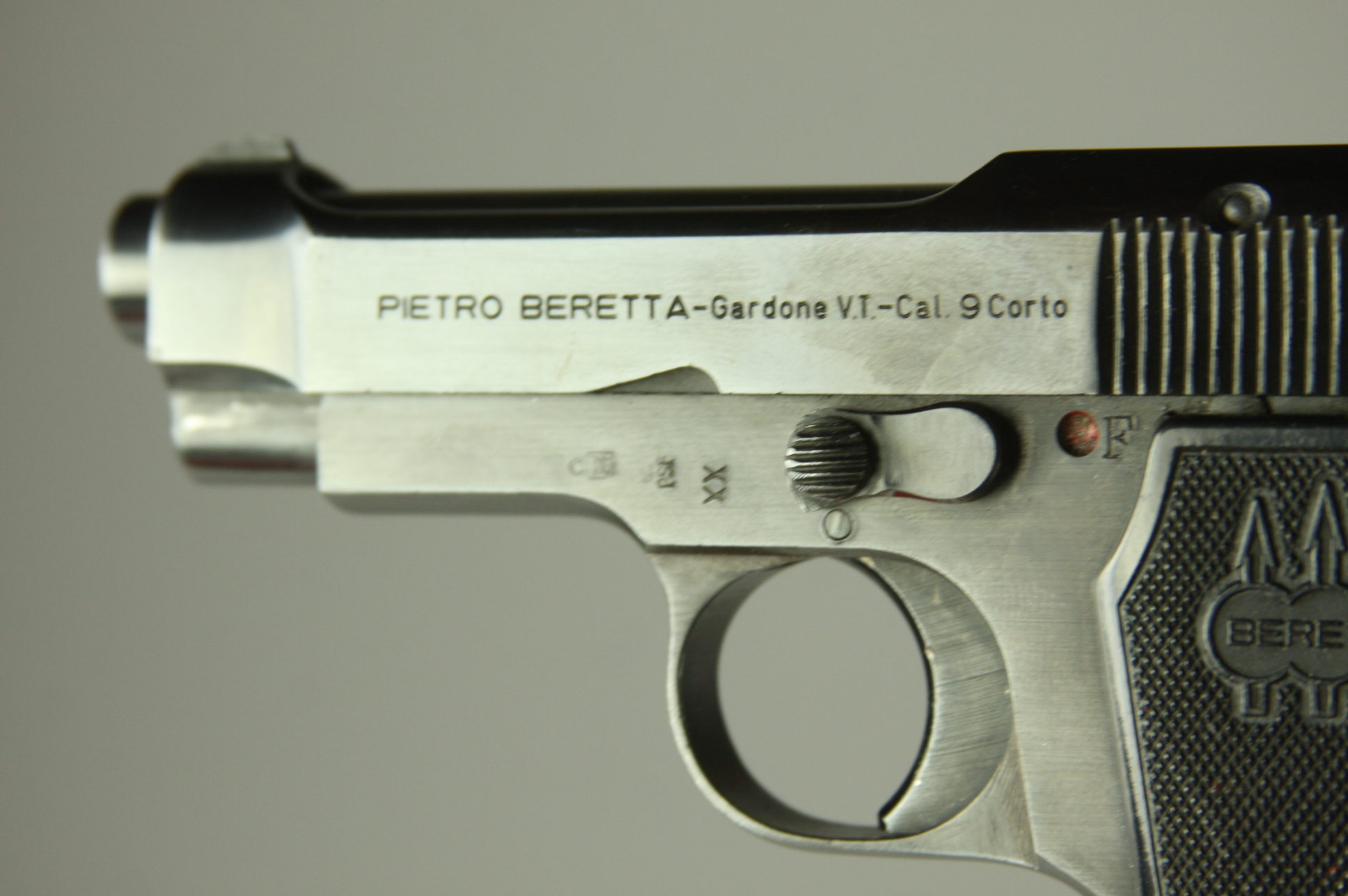 Pietro Beretta Gardone VT 9mm pistol