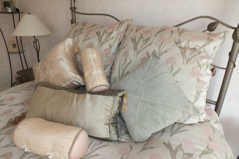 Evening Garden Iron queen size four poster  Canopy Bed 