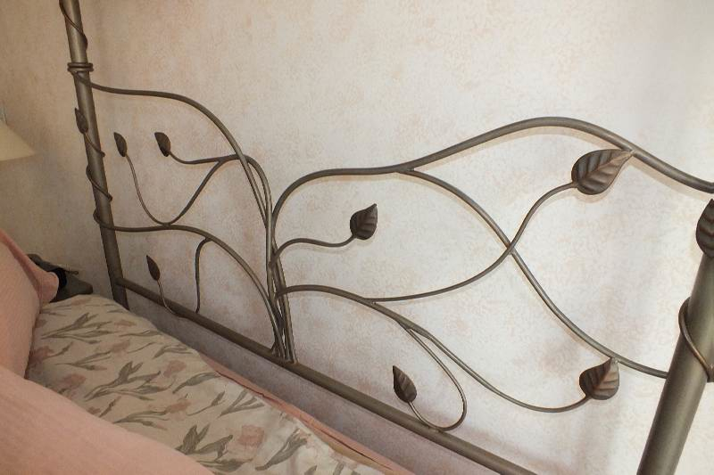 Evening Garden Iron queen size four poster  Canopy Bed 