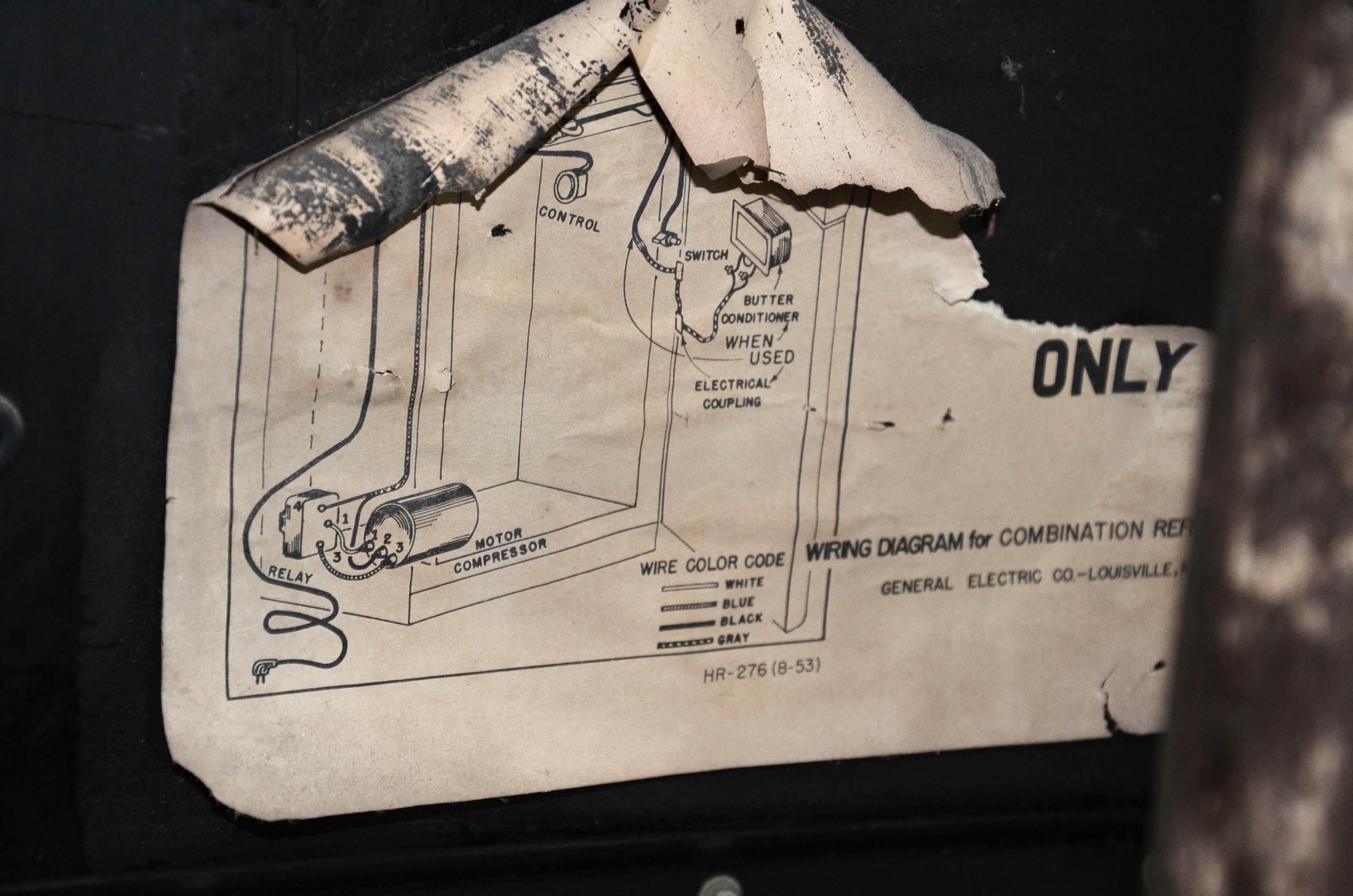 Circa 1950s General Electric Combination refrigerator/freezer.