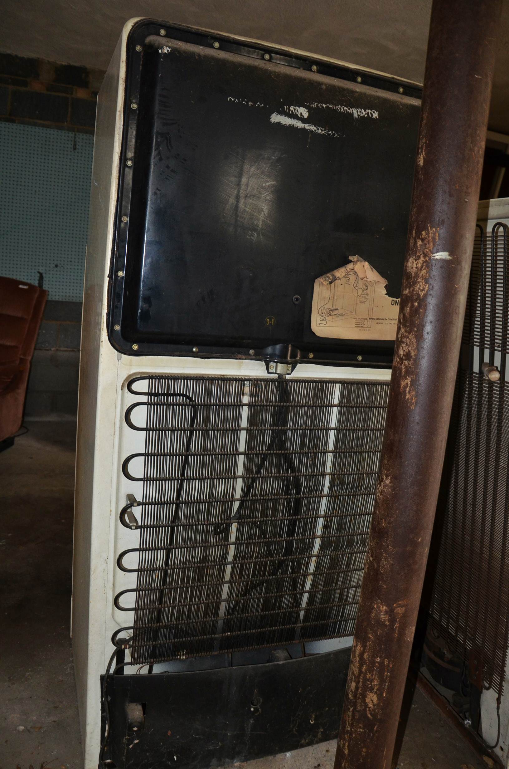 Circa 1950s General Electric Combination refrigerator/freezer.