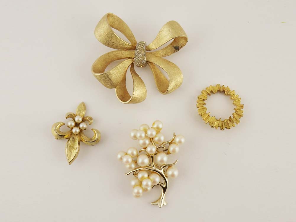 Vintage Goldtone Pins, Genuine Pearls