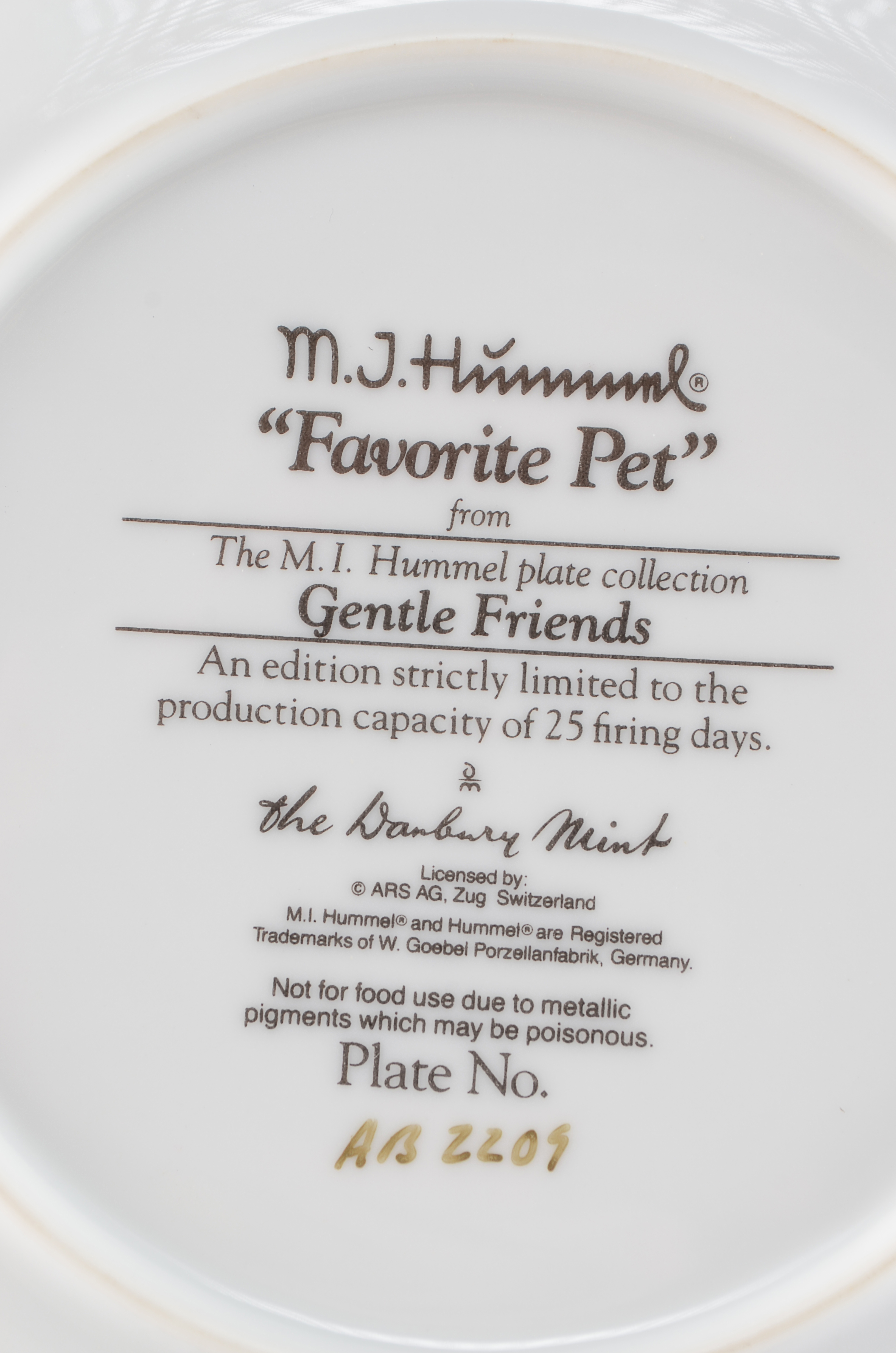 Hummel plate, Limited Edition. 'Favorite Pet, Gentle Friends'.