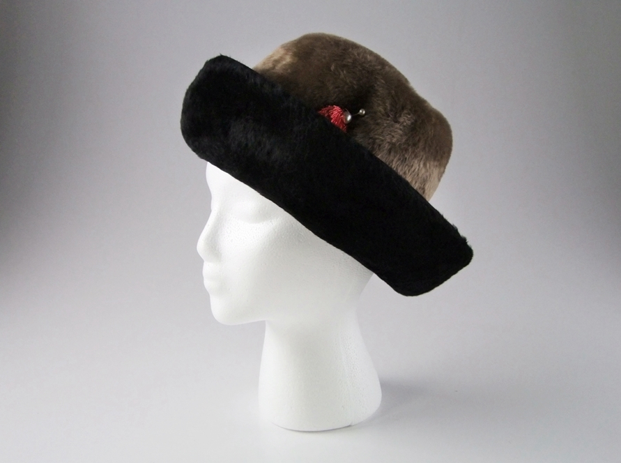 Stylish vintage Duchess felted hat in taupe and black 