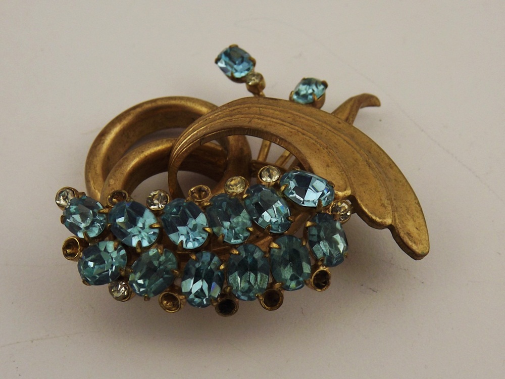 Vintage Blue Stone Swirl Pin