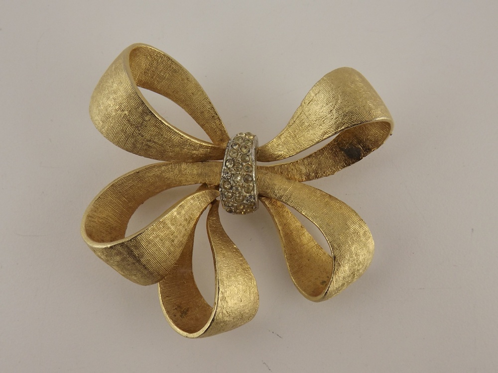 Vintage Goldtone Pins, Genuine Pearls