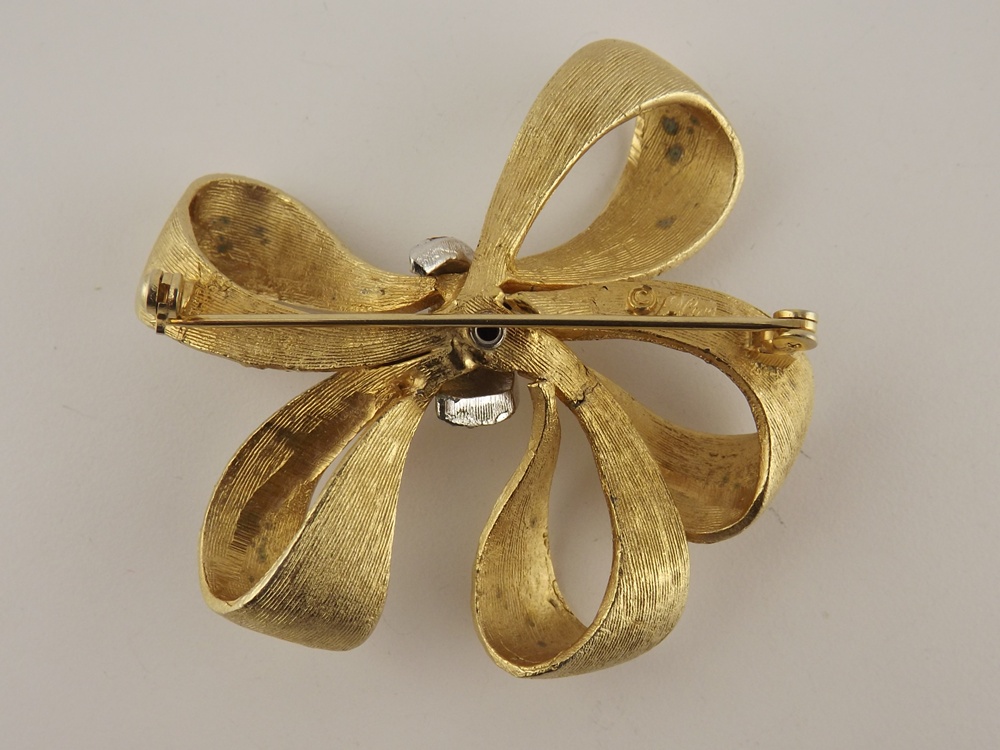 Vintage Goldtone Pins, Genuine Pearls