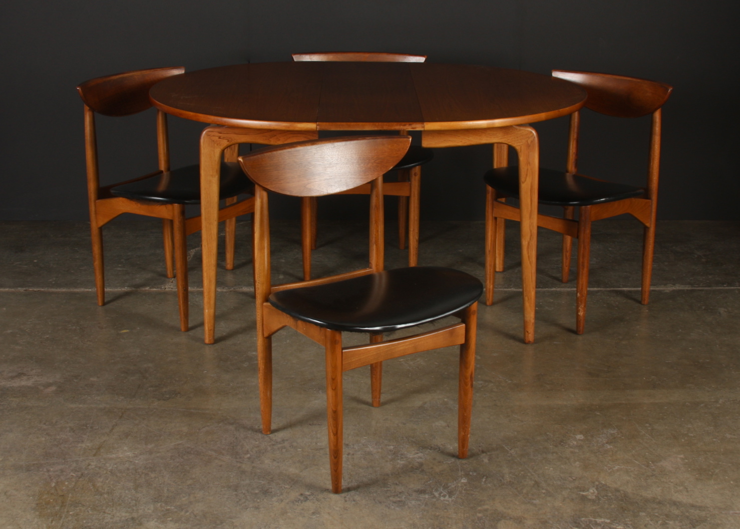 Lane Co. Mid-century Modern Dining Table and Four Chairs